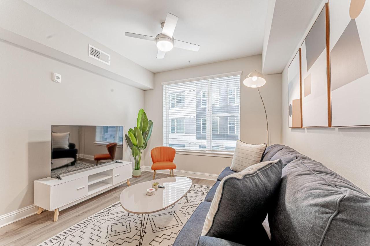 Upscale Modern Apts - Free Parking, Fast Wifi, Courtyard * Austin