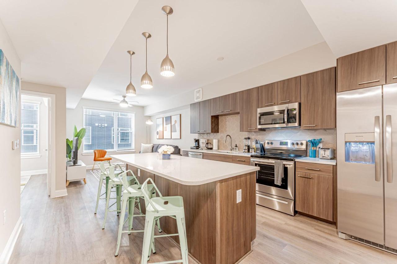 Upscale Modern Apts - Free Parking, Fast Wifi, Courtyard Apartment Austin