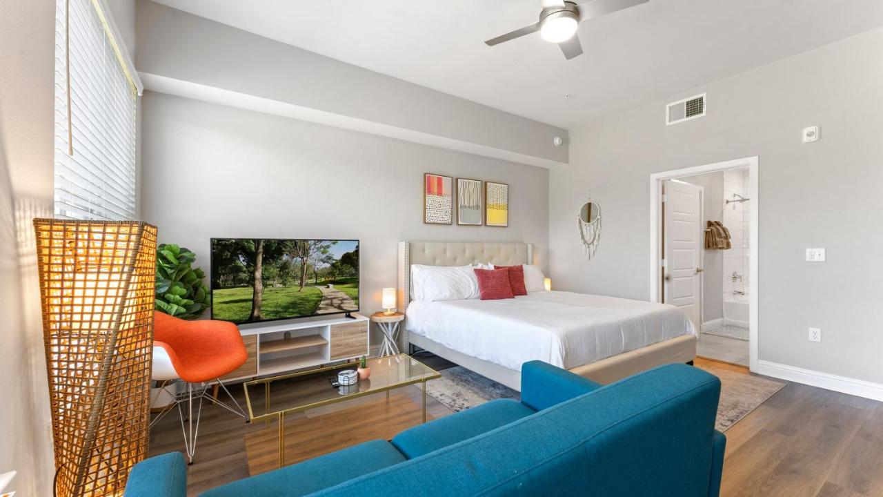 Apartment Upscale Modern Apts - Free Parking, Fast Wifi, Courtyard