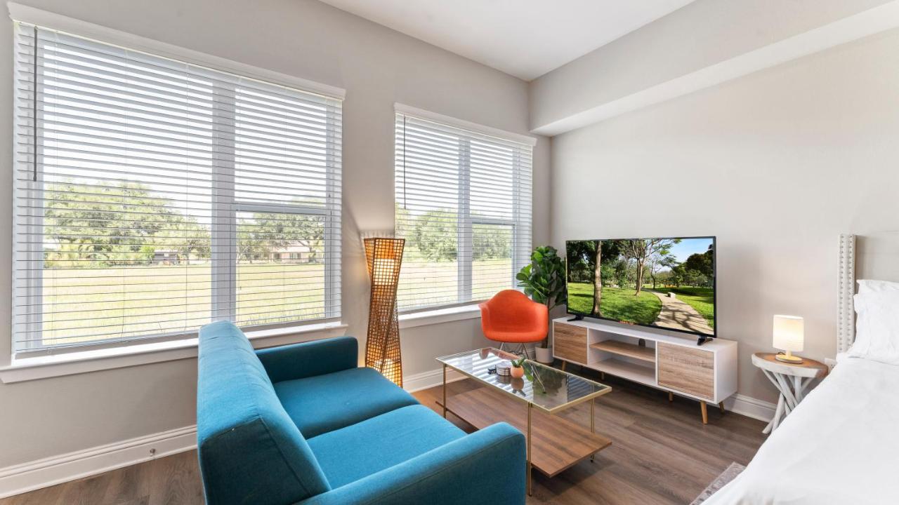Upscale Modern Apts - Free Parking, Fast Wifi, Courtyard Apartment Austin