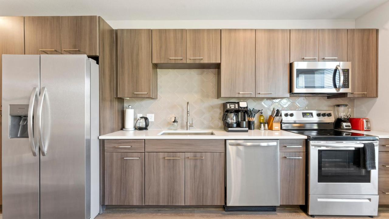 Upscale Modern Apts - Free Parking, Fast Wifi, Courtyard Apartment Austin
