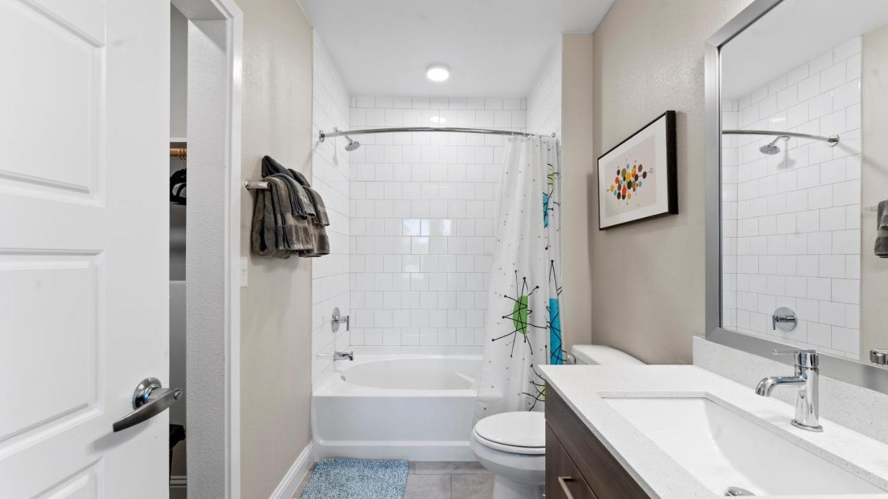 Upscale Modern Apts - Free Parking, Fast Wifi, Courtyard * Austin