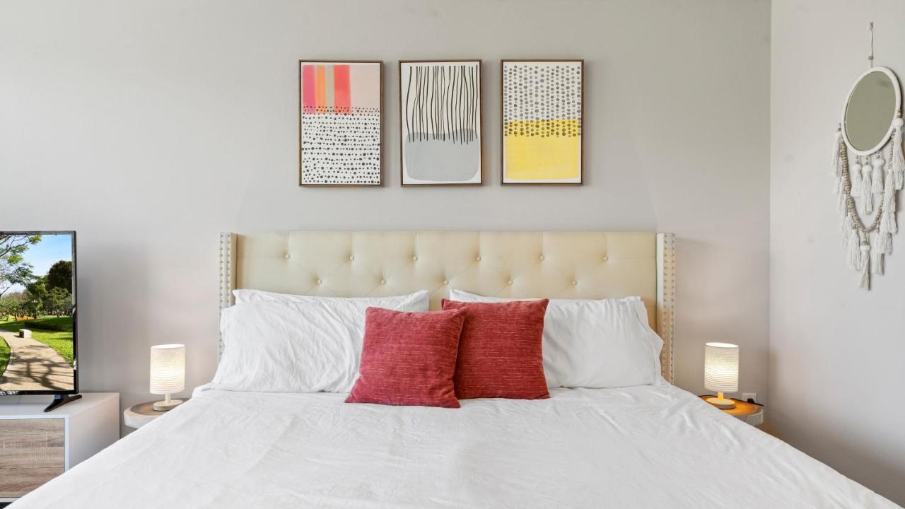 Upscale Modern Apts - Free Parking, Fast Wifi, Courtyard Apartment Austin