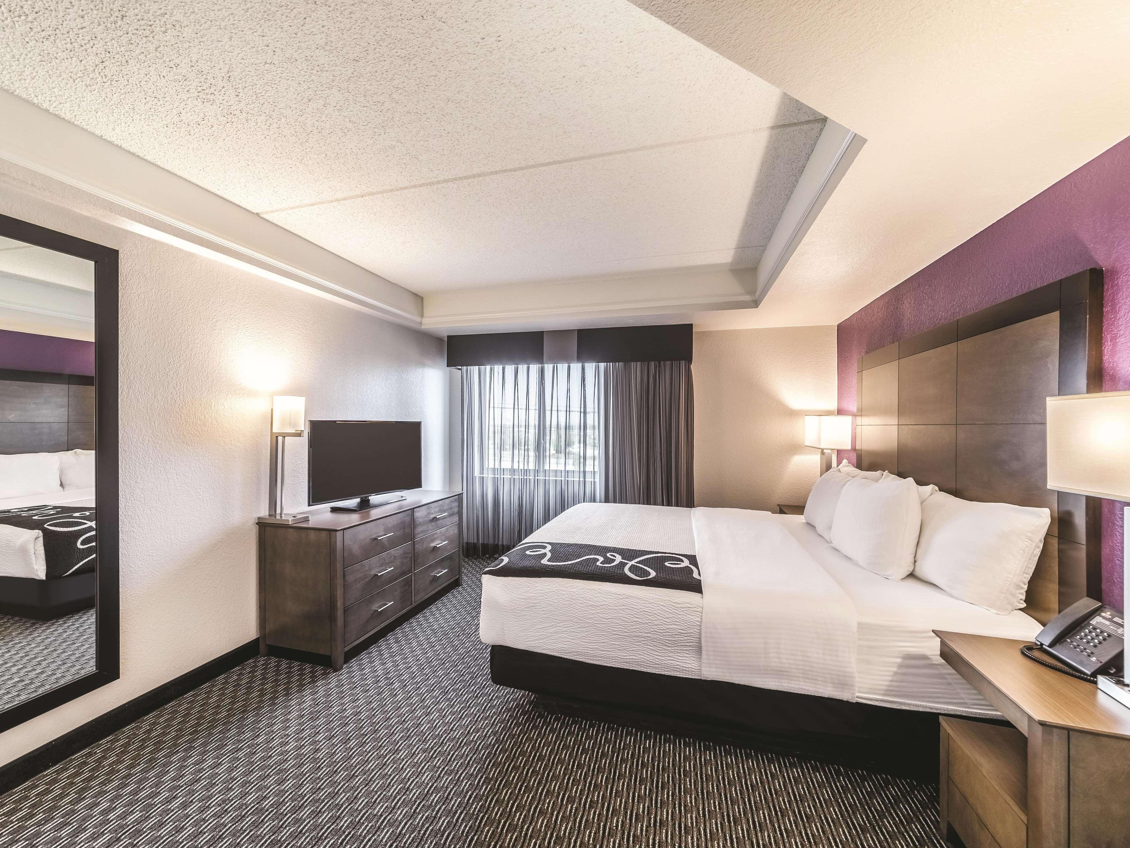 Hotel La Quinta By Wyndham Airport 3*