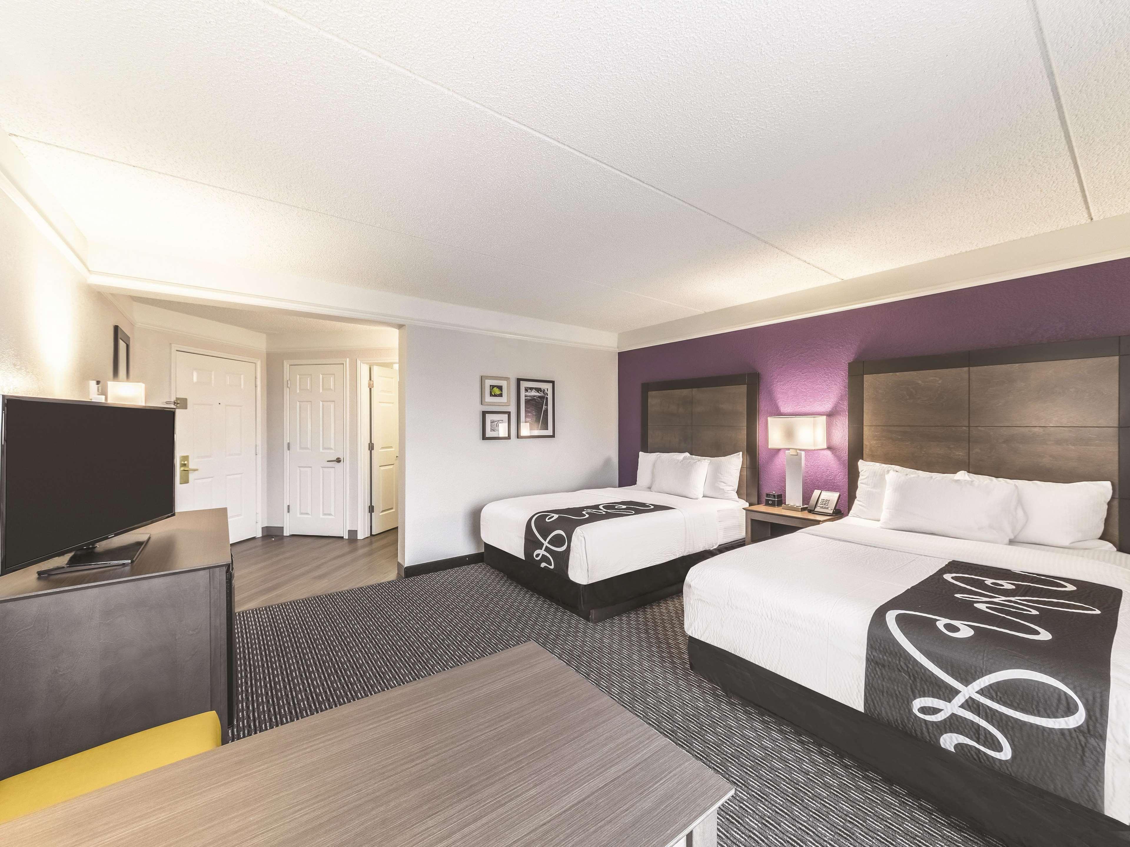 La Quinta By Wyndham Airport Hotel