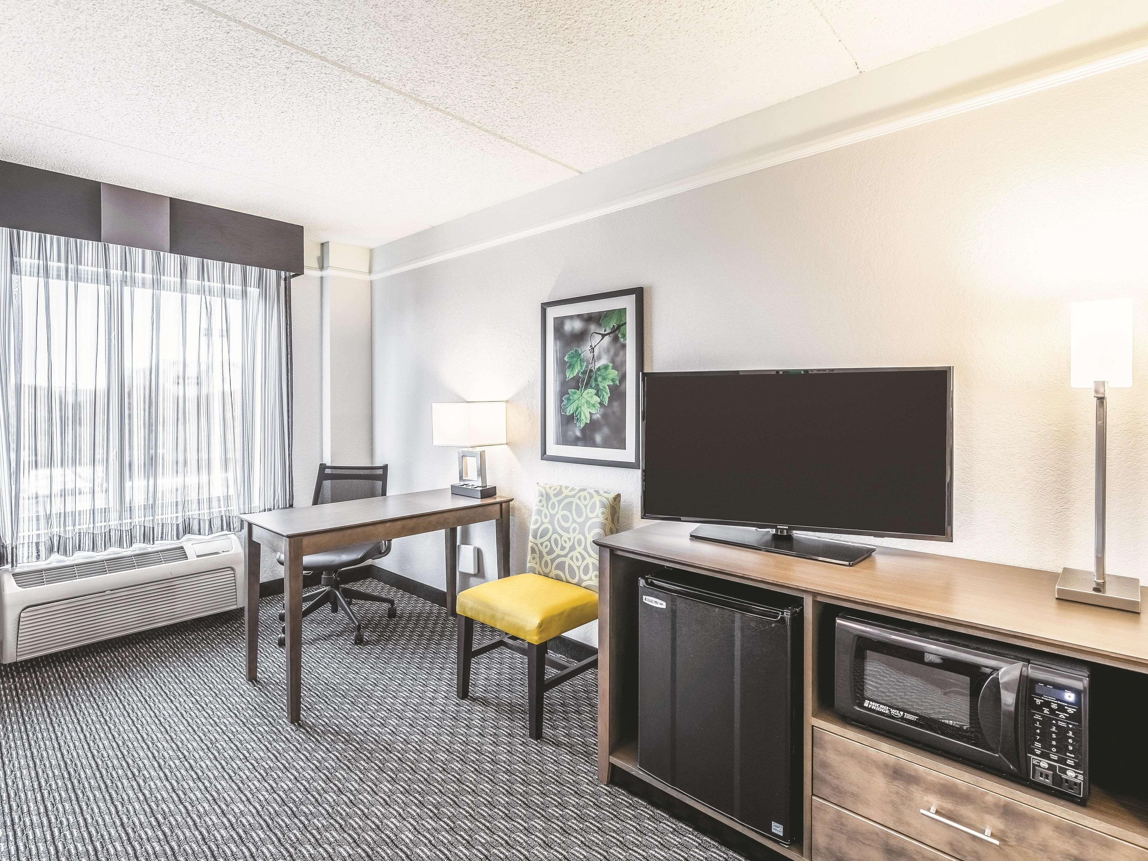 La Quinta By Wyndham Airport Hotel 3*