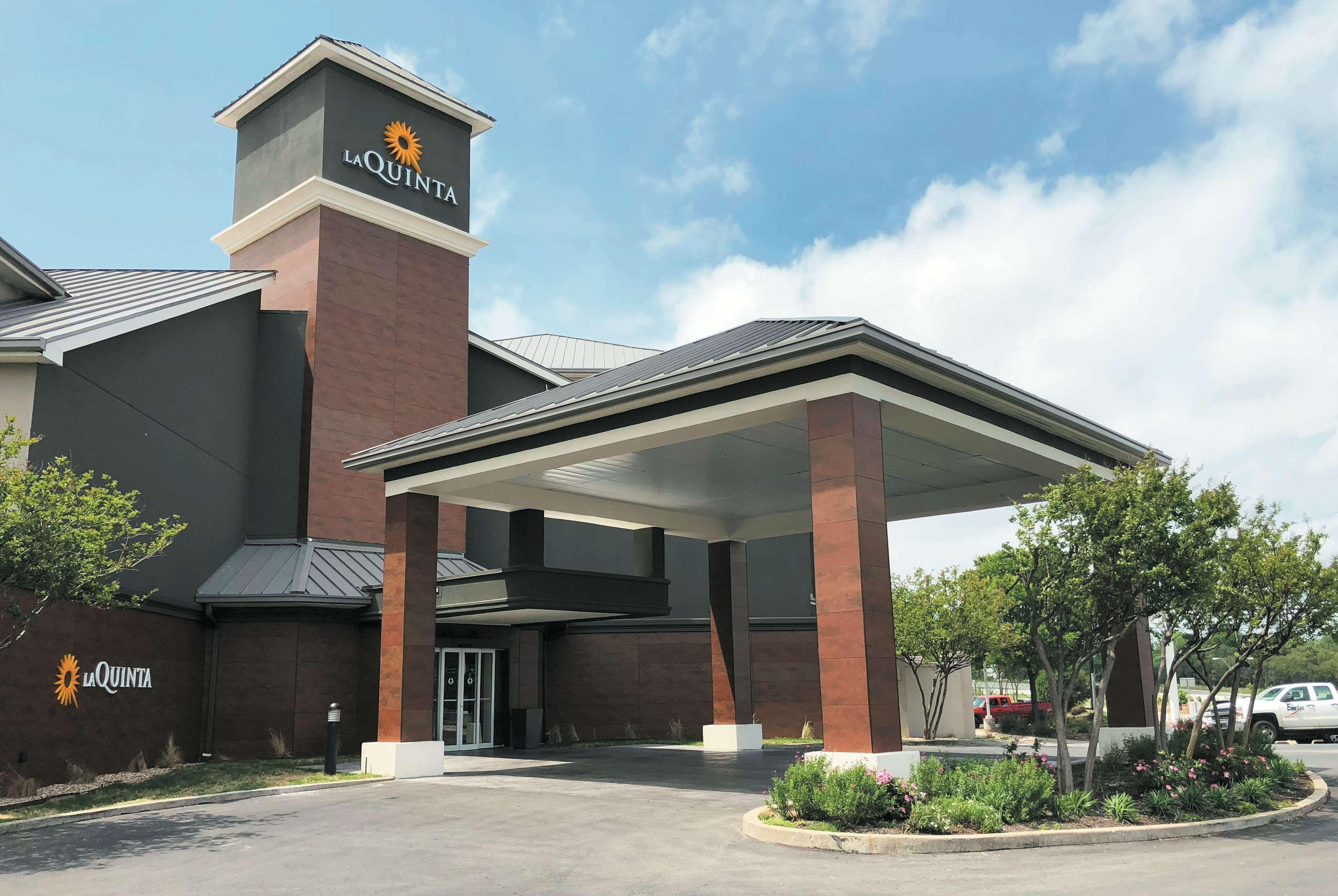 Hotel La Quinta By Wyndham Airport 3*