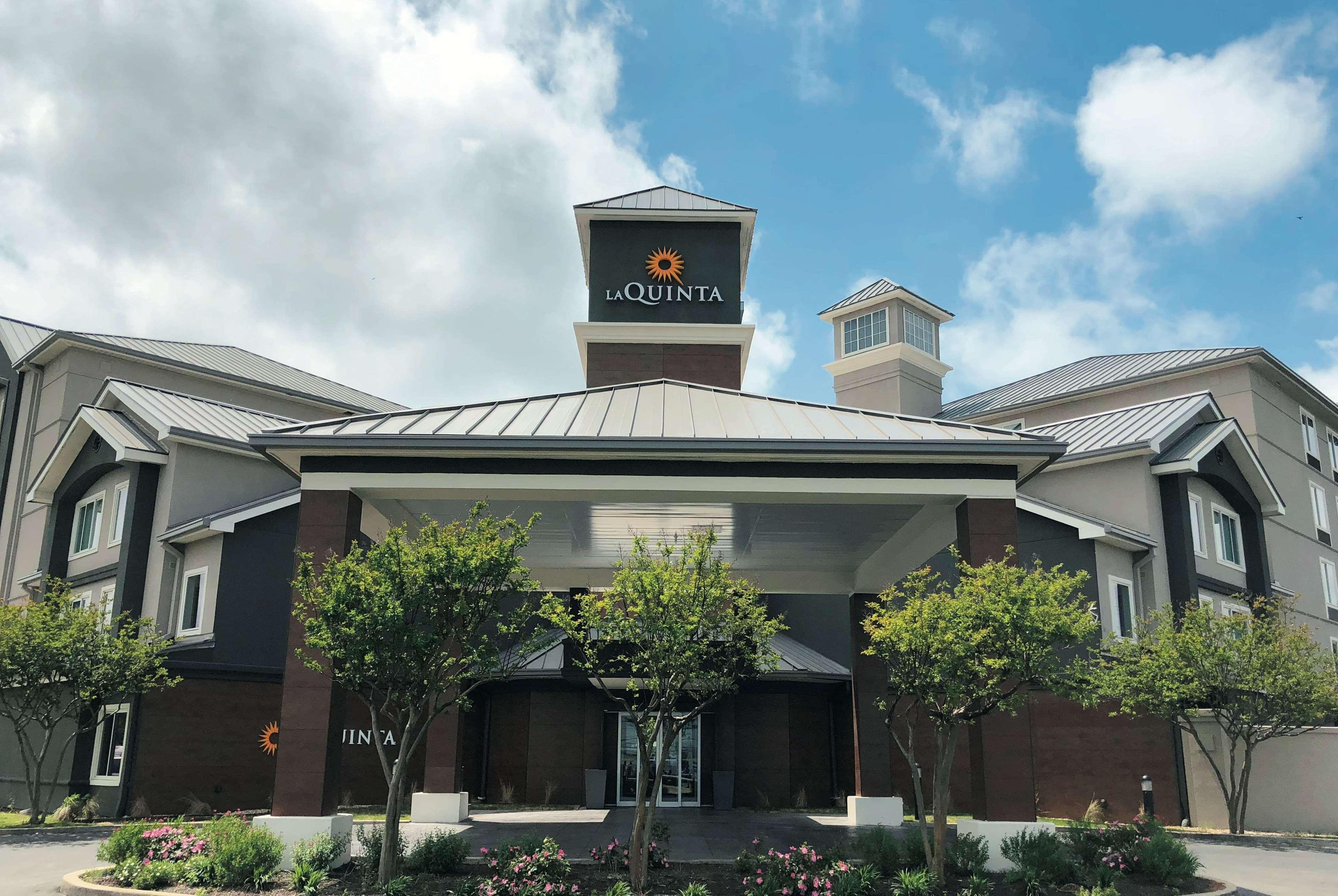 Hotel La Quinta By Wyndham Airport 3*