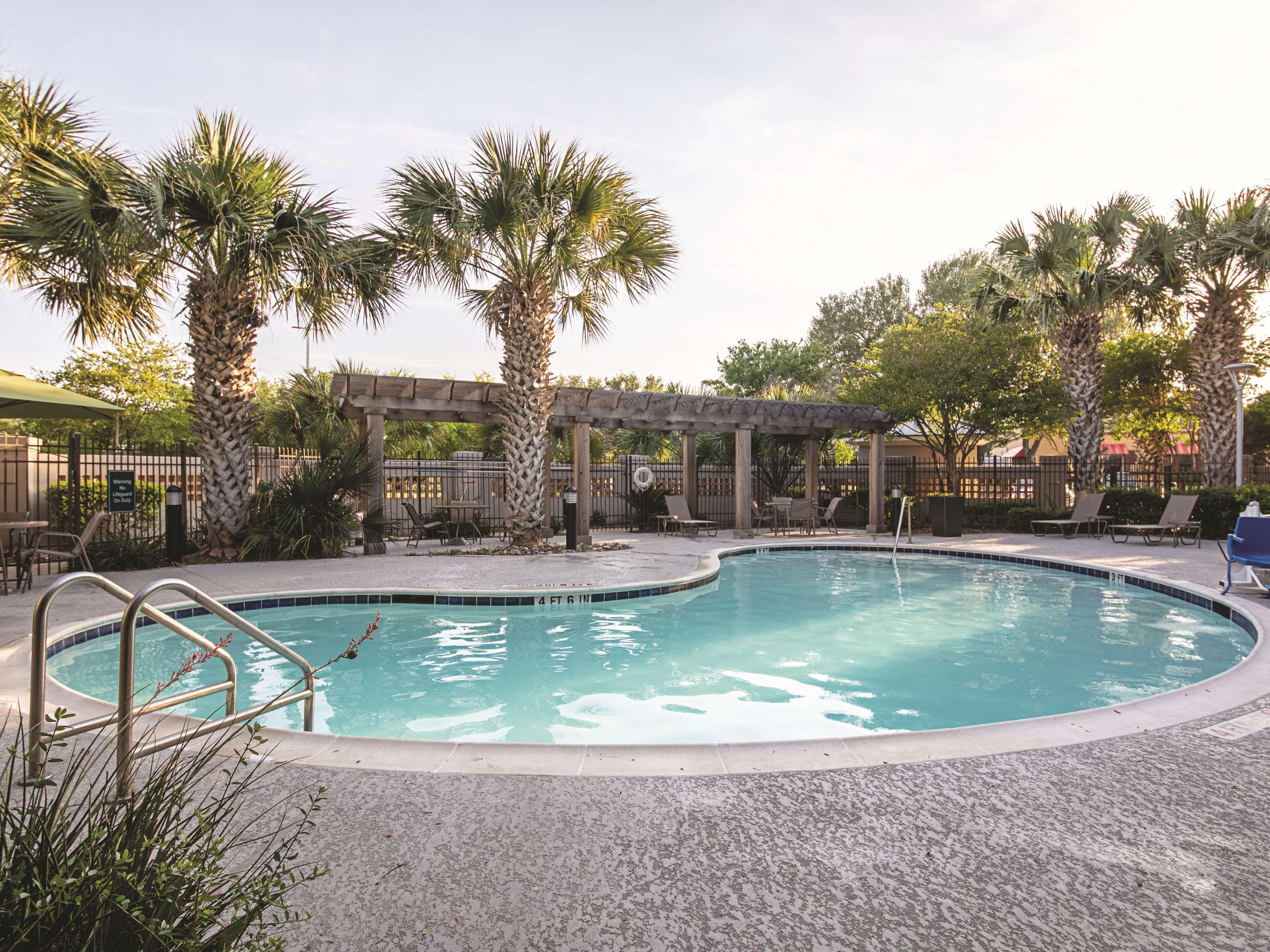 La Quinta By Wyndham Airport Hotel