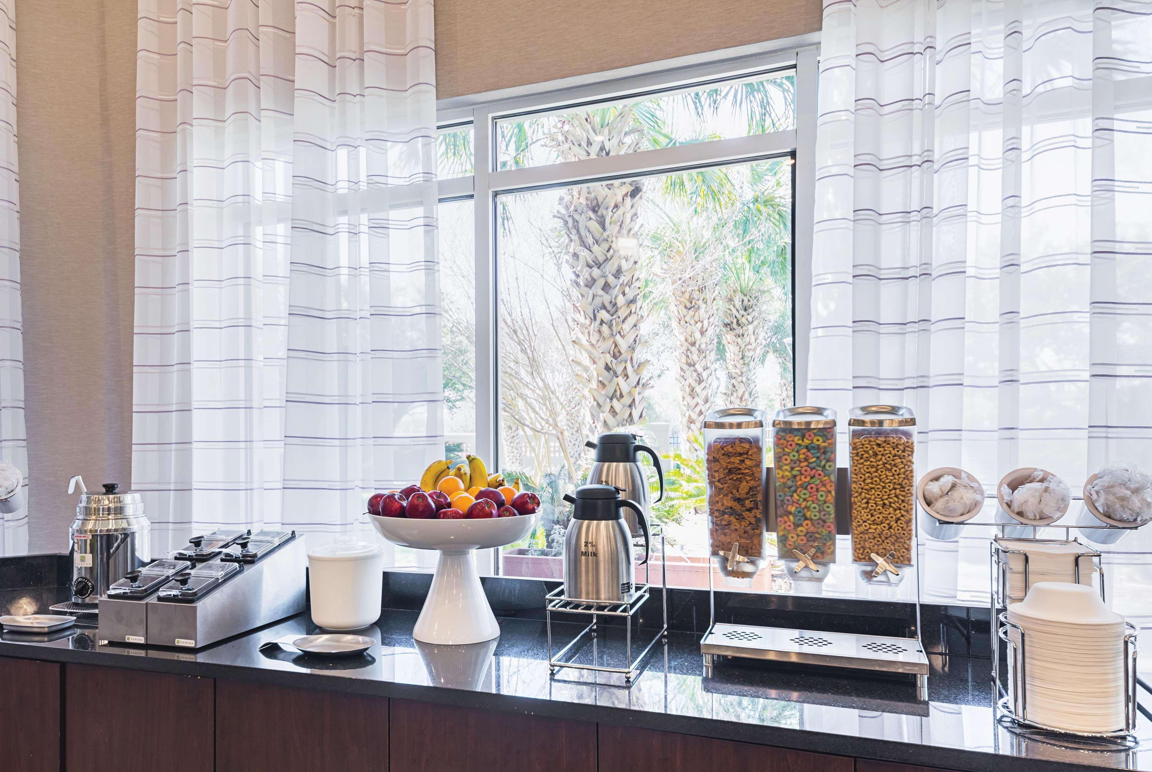 La Quinta By Wyndham Airport Hotel 3*
