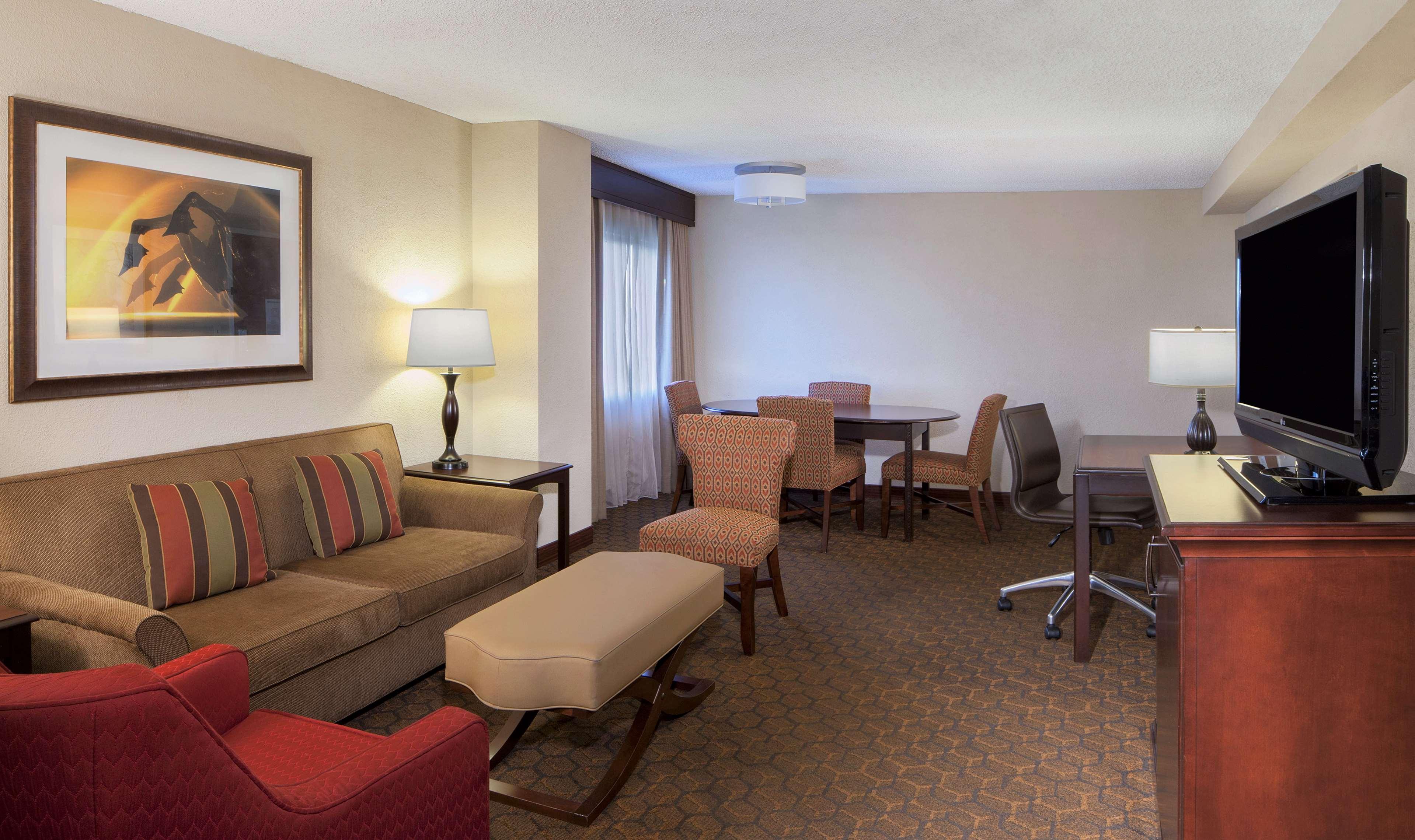 Embassy By Hilton Arboretum Hotel Austin