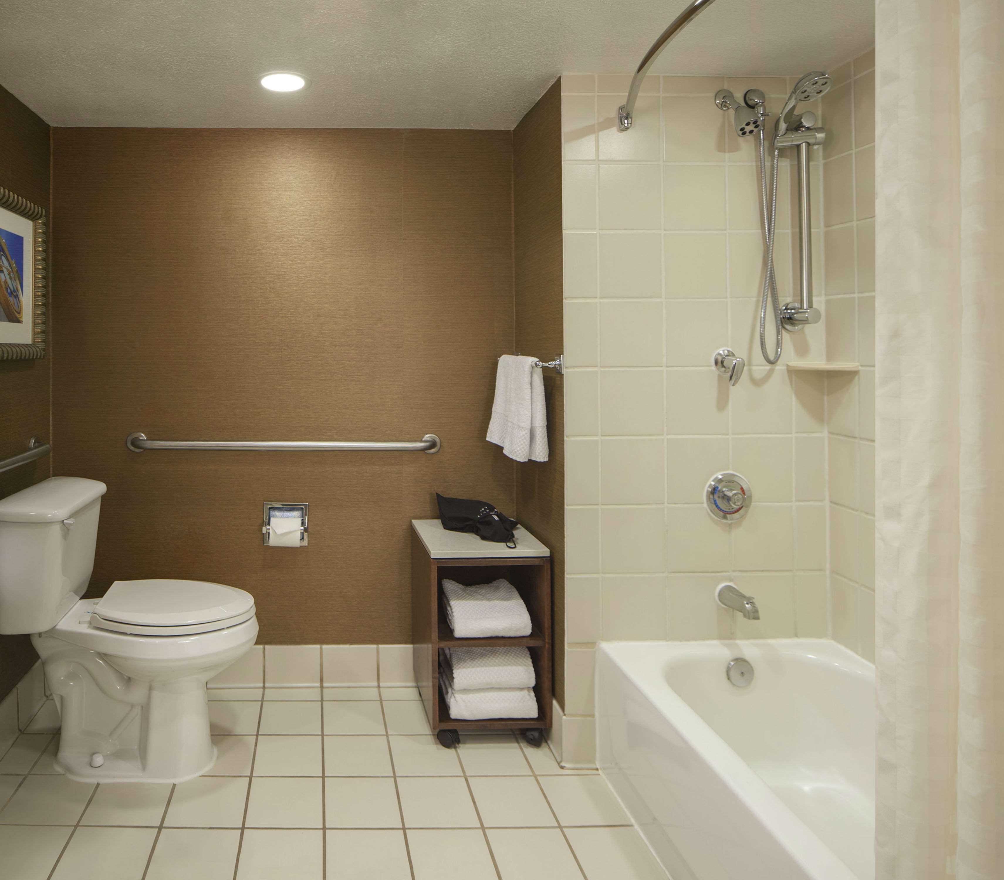 Hotel Embassy By Hilton Arboretum Austin