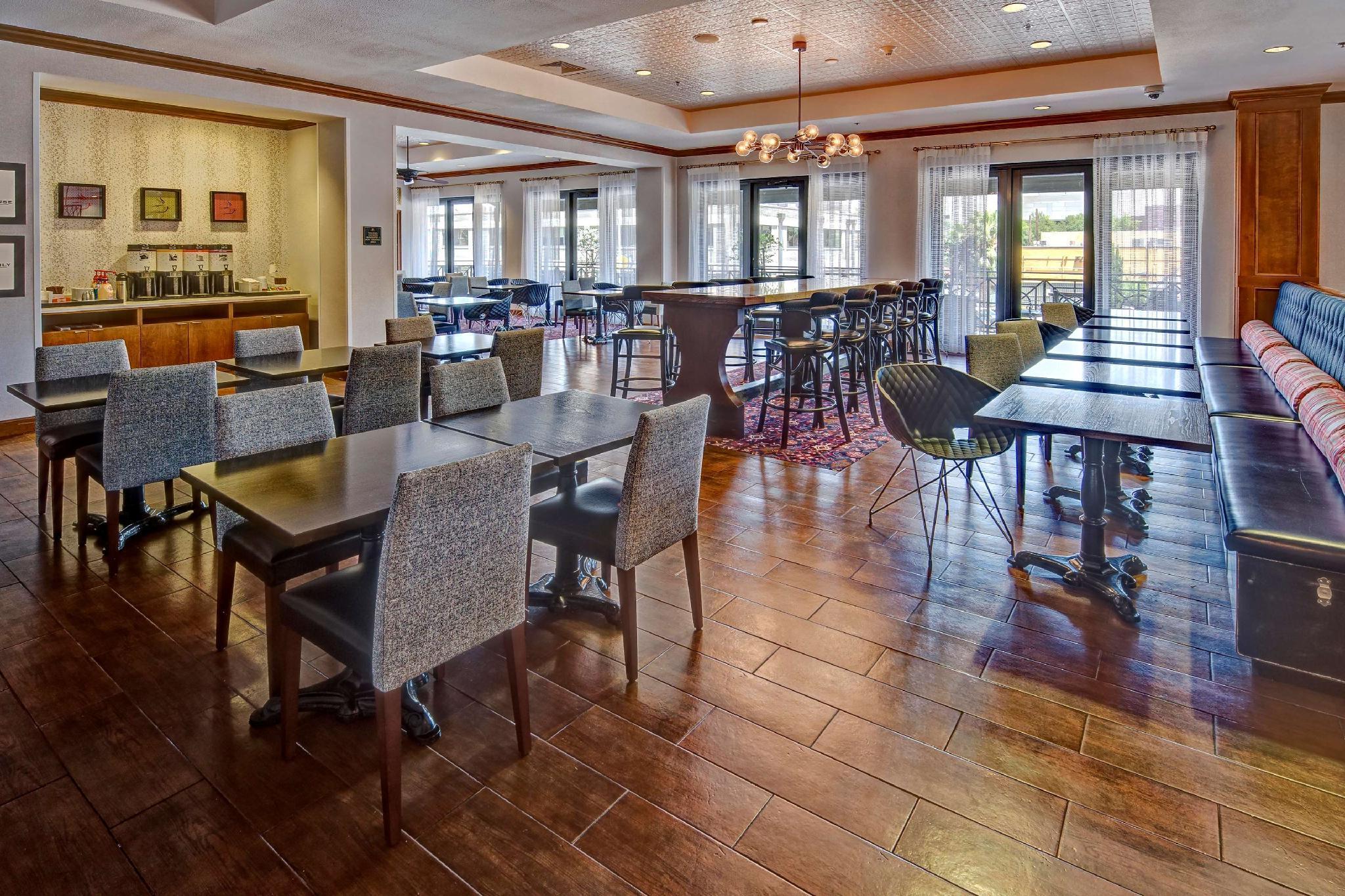 Hampton & Austin-downtown/convention Center Hotel 3*