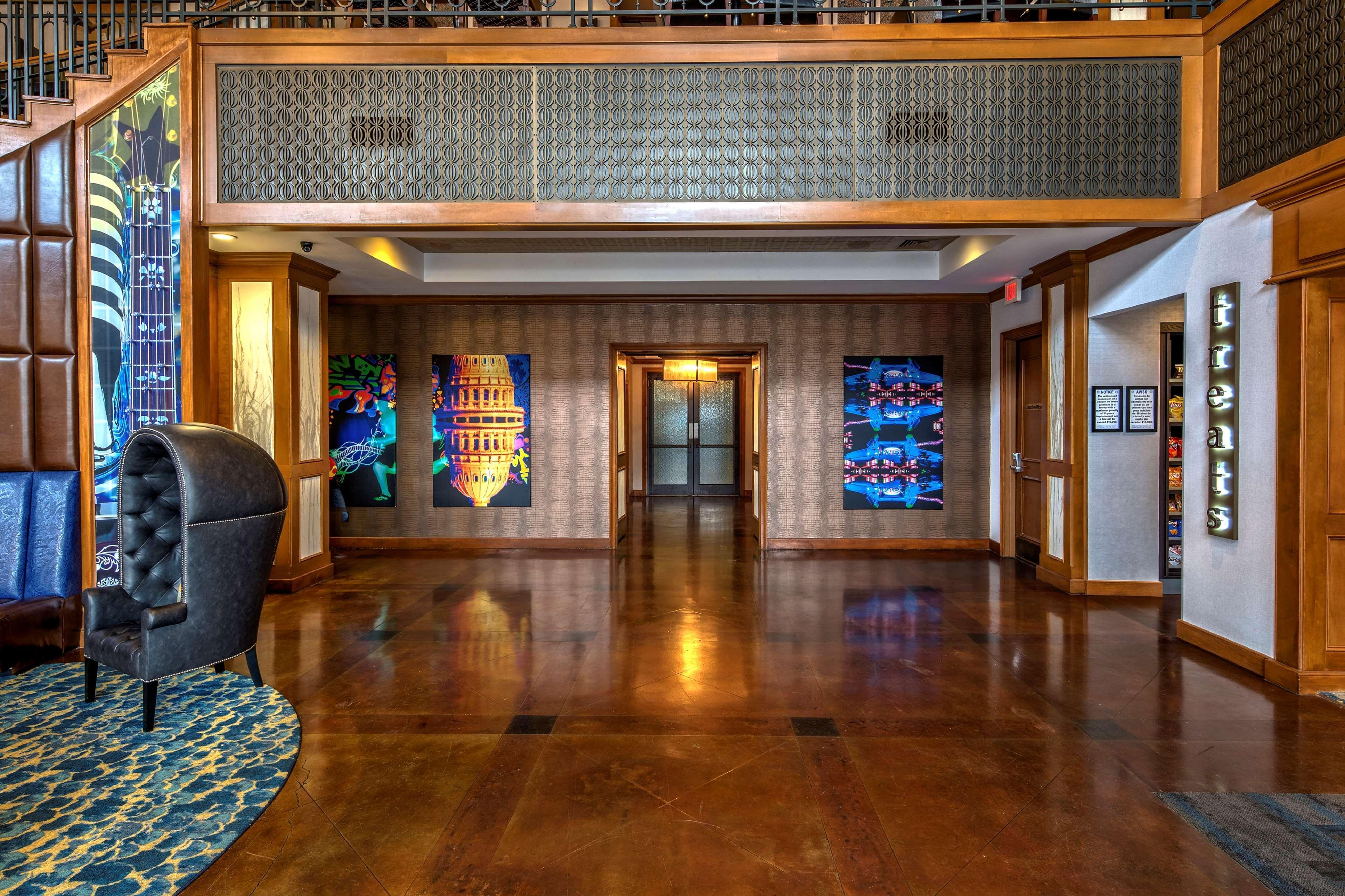 Hampton & Austin-downtown/convention Center 3*
