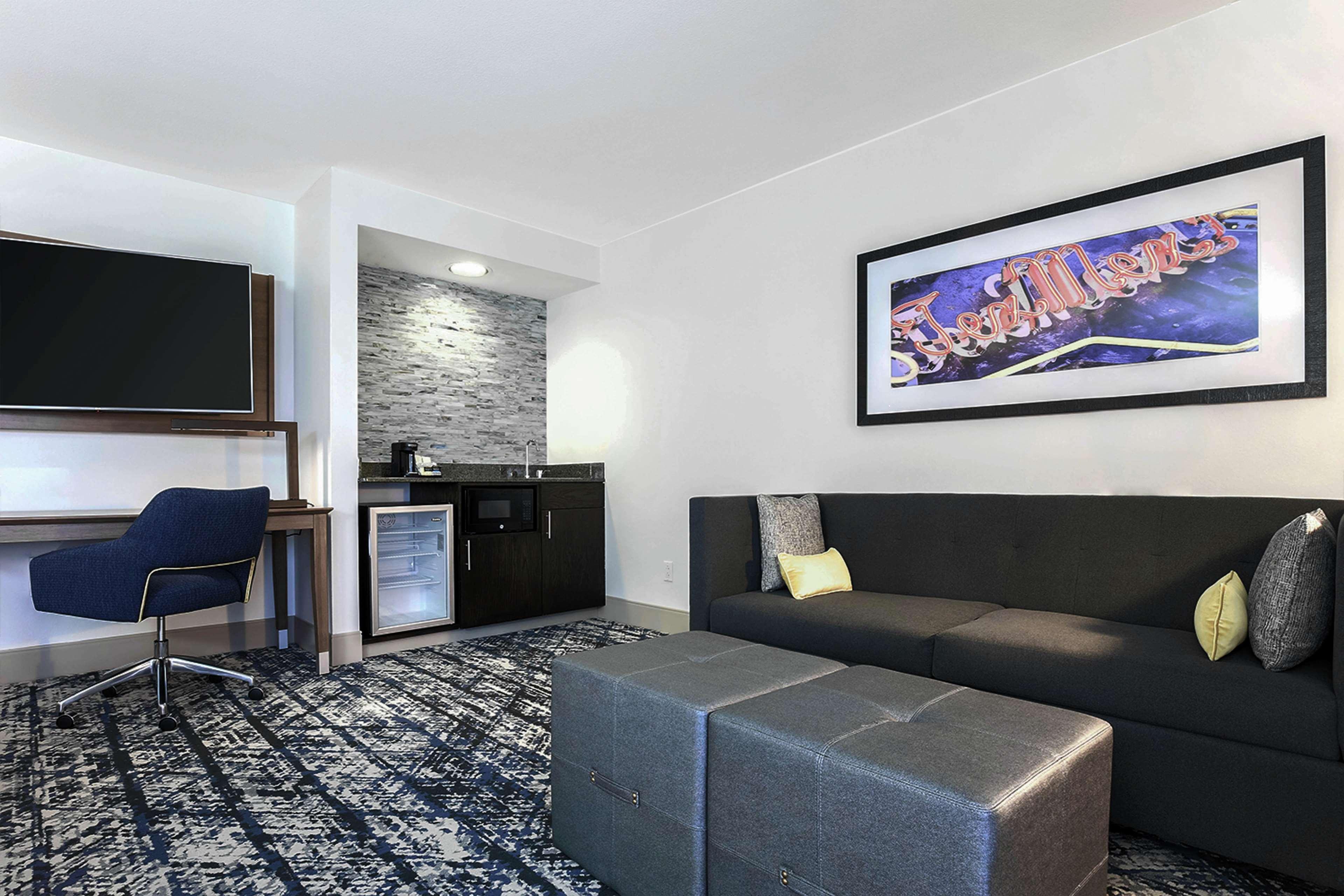 Hampton & Austin-downtown/convention Center Hotel 3*