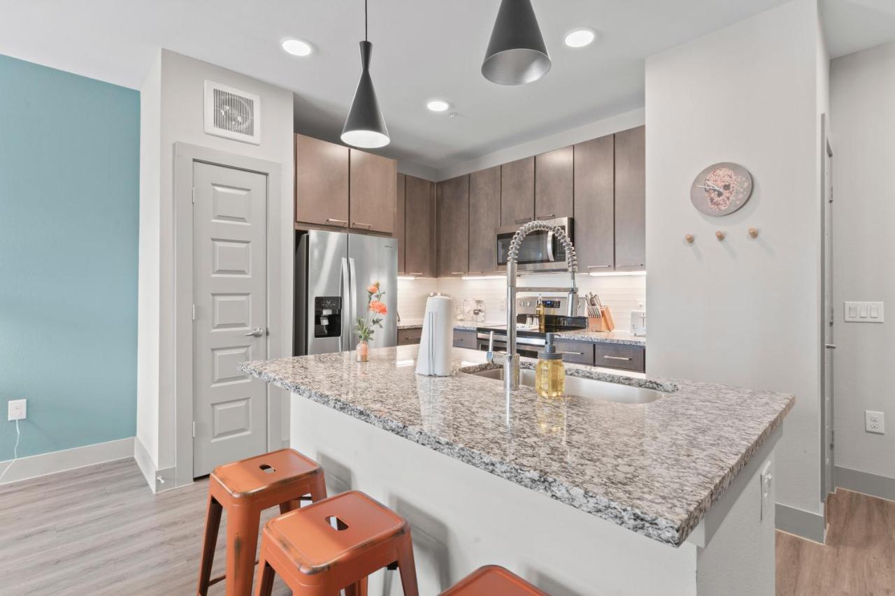 Modern & Chic 1br Luxury Apts Close To Downtown & Airport Apartment *