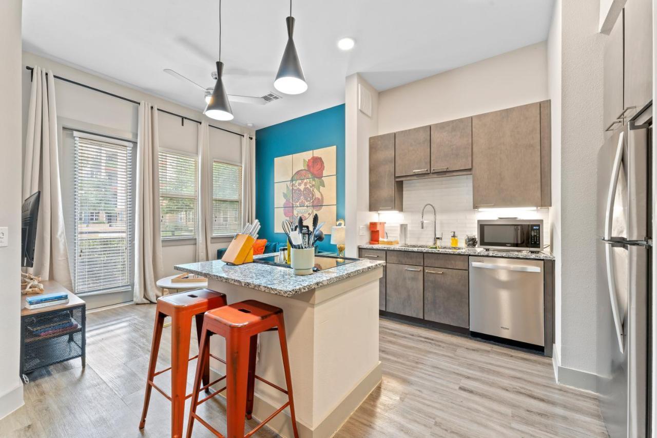 Modern & Chic 1br Luxury Apts Close To Downtown & Airport Apartment Austin