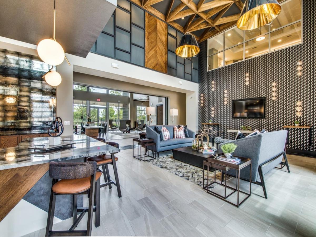 Modern & Chic 1br Luxury Apts Close To Downtown & Airport Apartment *