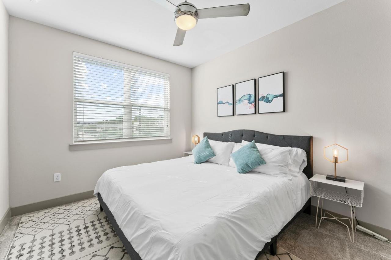 Modern & Chic 1br Luxury Apts Close To Downtown & Airport Apartment