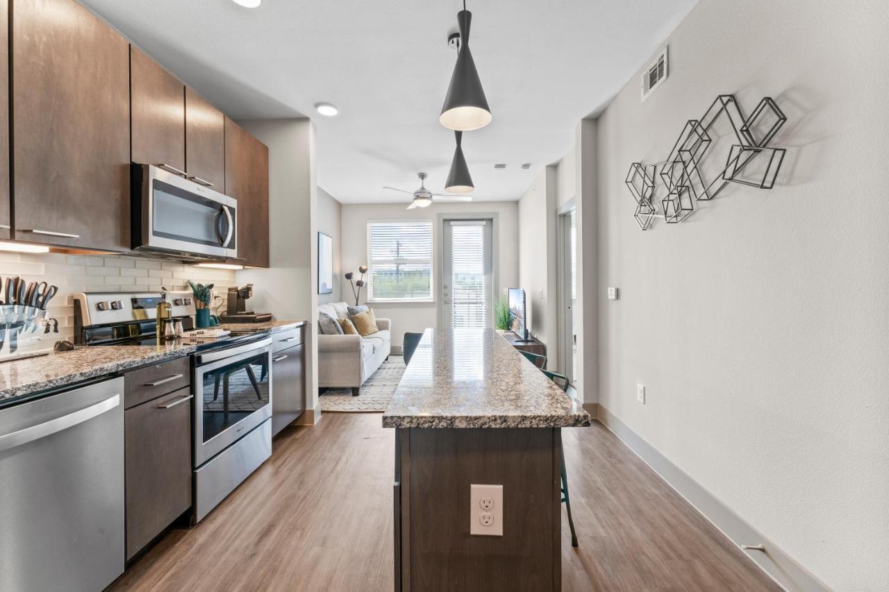 Modern & Chic 1br Luxury Apts Close To Downtown & Airport Apartment *