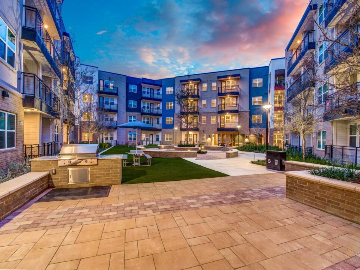 Modern & Chic 1br Luxury Apts Close To Downtown & Airport * Austin