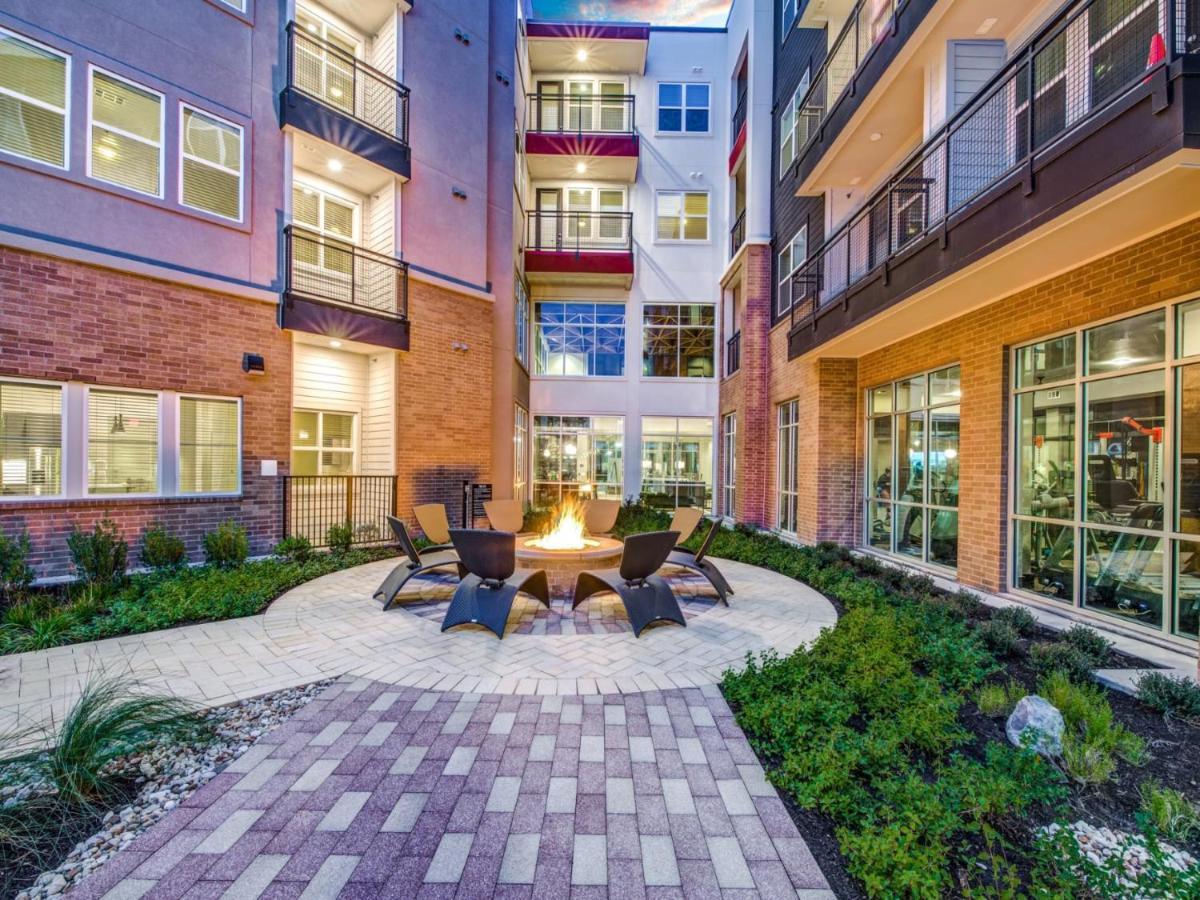 Modern & Chic 1br Luxury Apts Close To Downtown & Airport Apartment