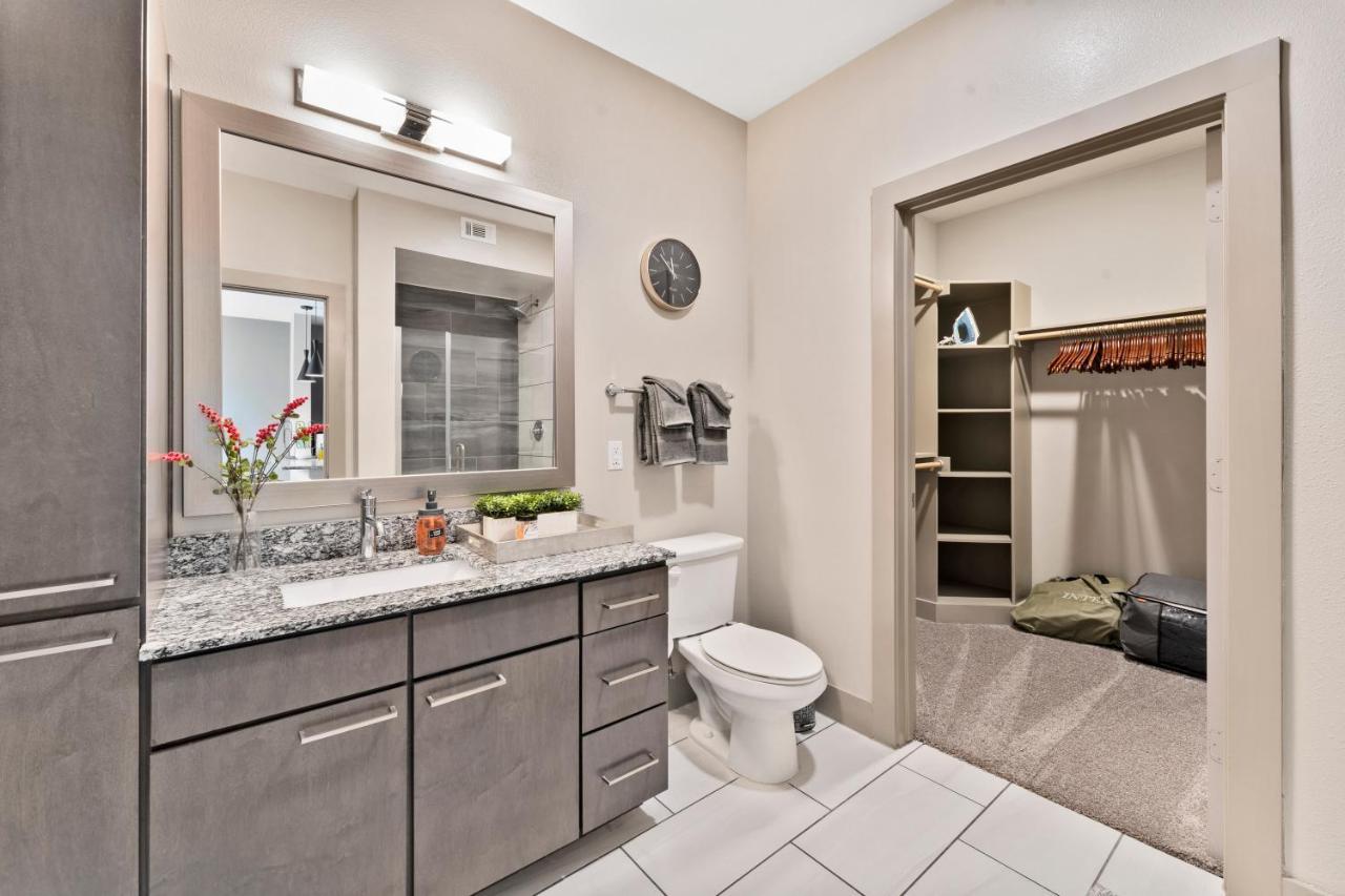 Modern & Chic 1br Luxury Apts Close To Downtown & Airport Apartment Austin
