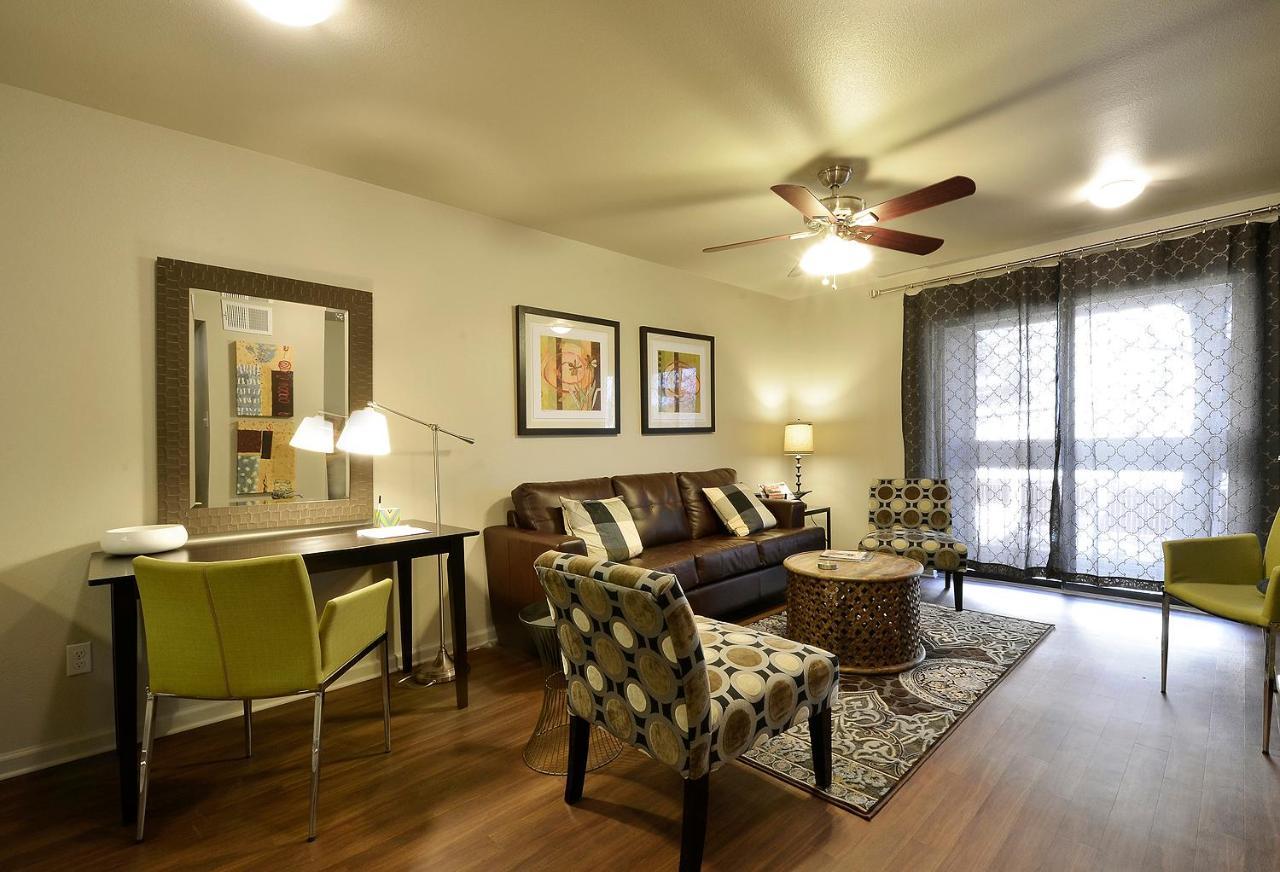 The Norwalk By Lodgewell - West Three's Company Vibes Apartment
