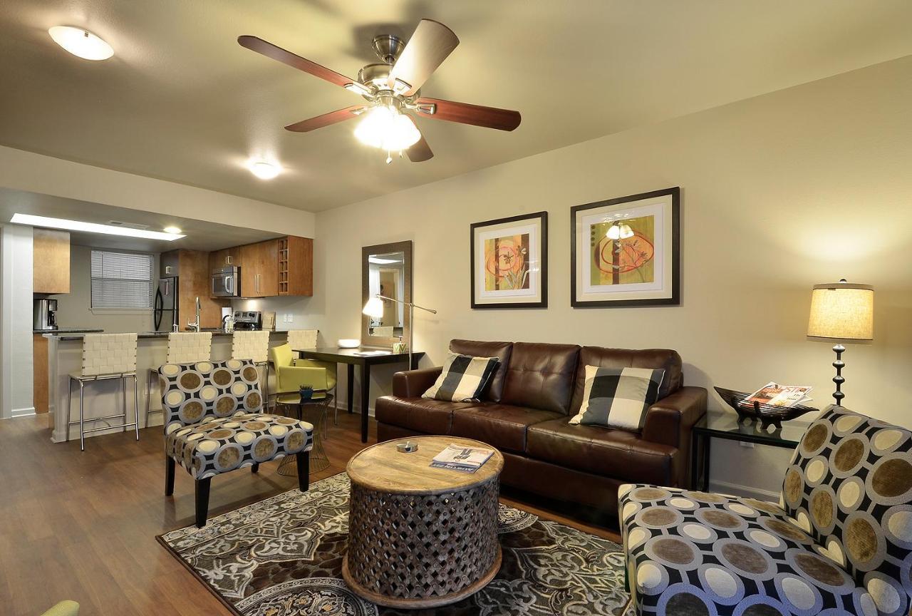 The Norwalk By Lodgewell - West Three's Company Vibes Apartment *