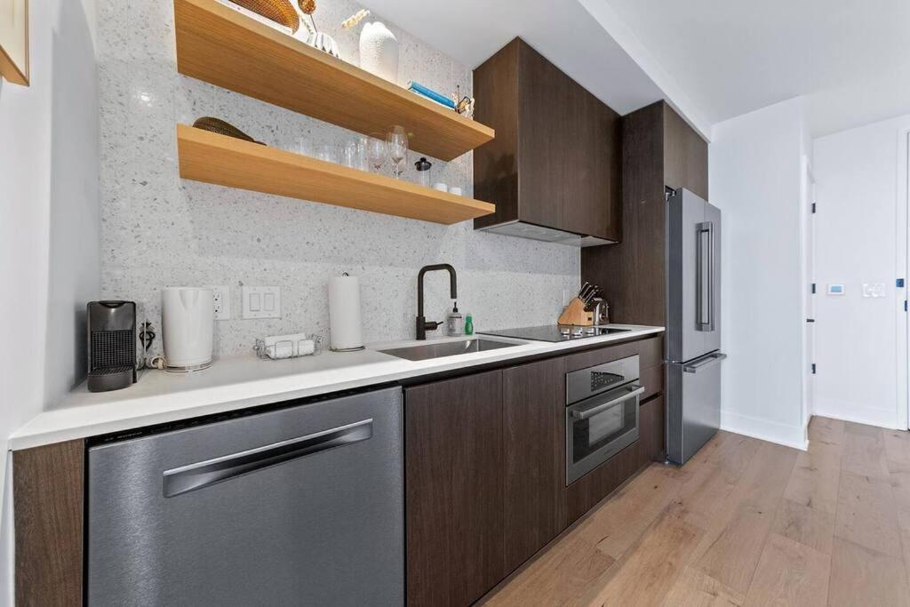 Central Modern W/ Amazing Luxury Amenities Apartment *