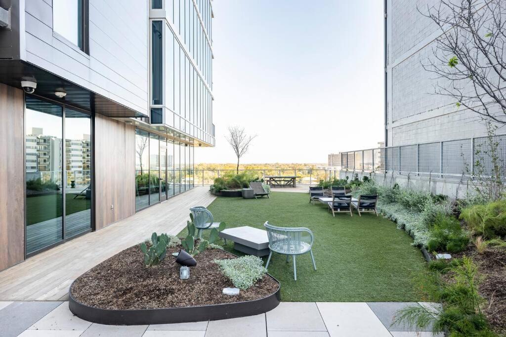 Apartment Central Modern W/ Amazing Luxury Amenities *
