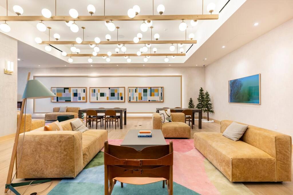Central Modern W/ Amazing Luxury Amenities