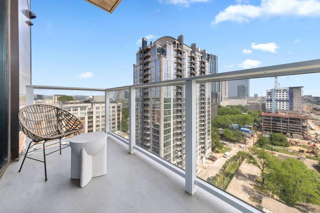 Central Modern W/ Amazing Luxury Amenities *