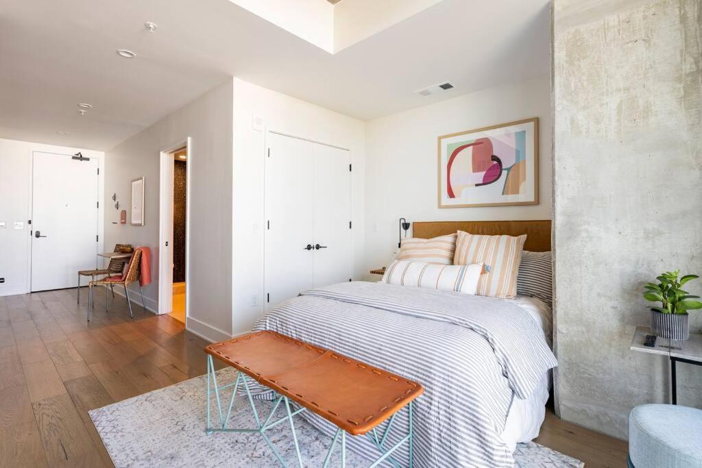 Central Modern W/ Amazing Luxury Amenities Apartment *