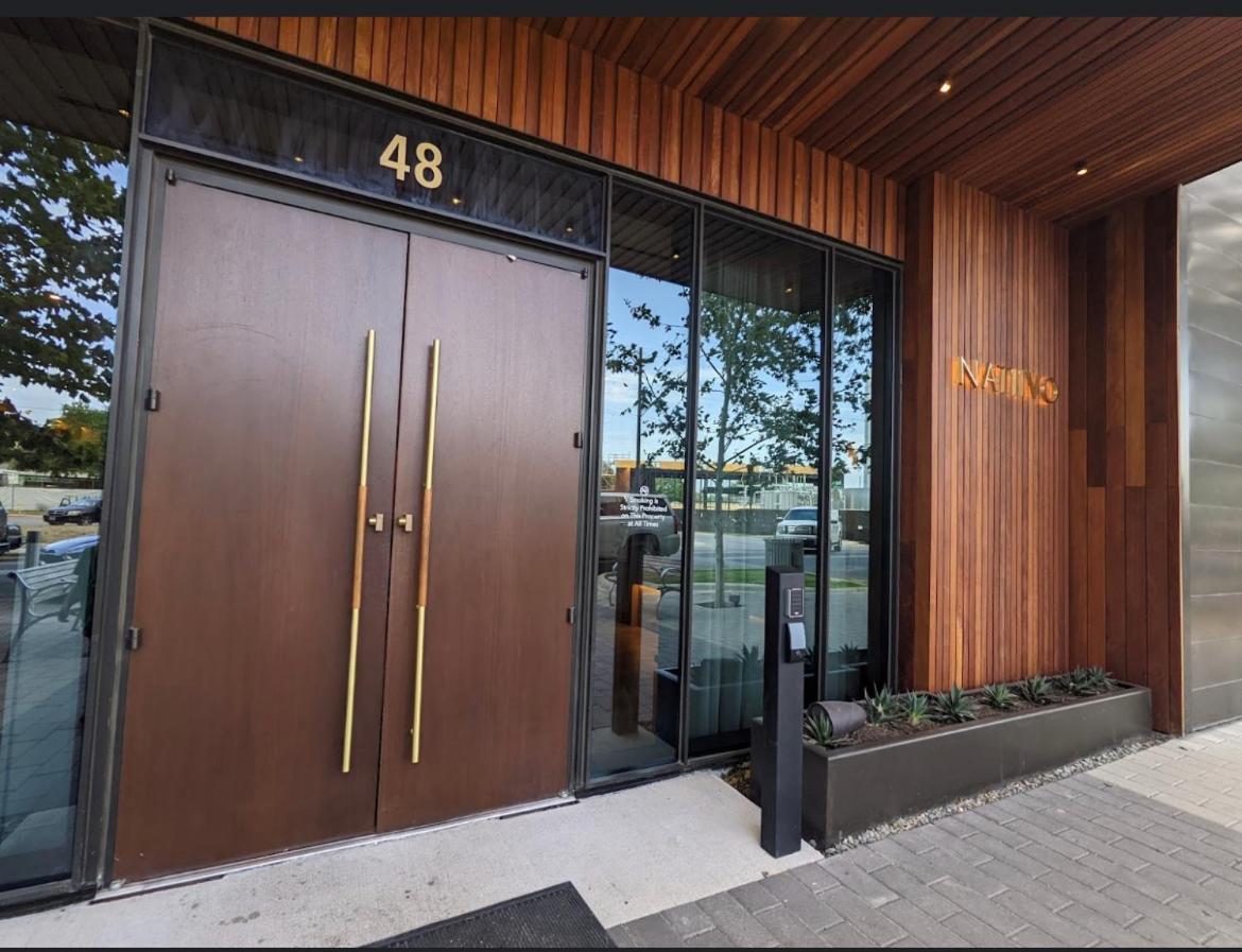 Central Modern W/ Amazing Luxury Amenities *
