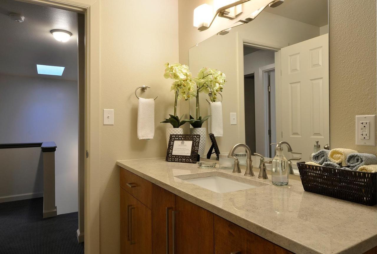 Apartment The Norwalk By Lodgewell - West Three's Company Vibes *
