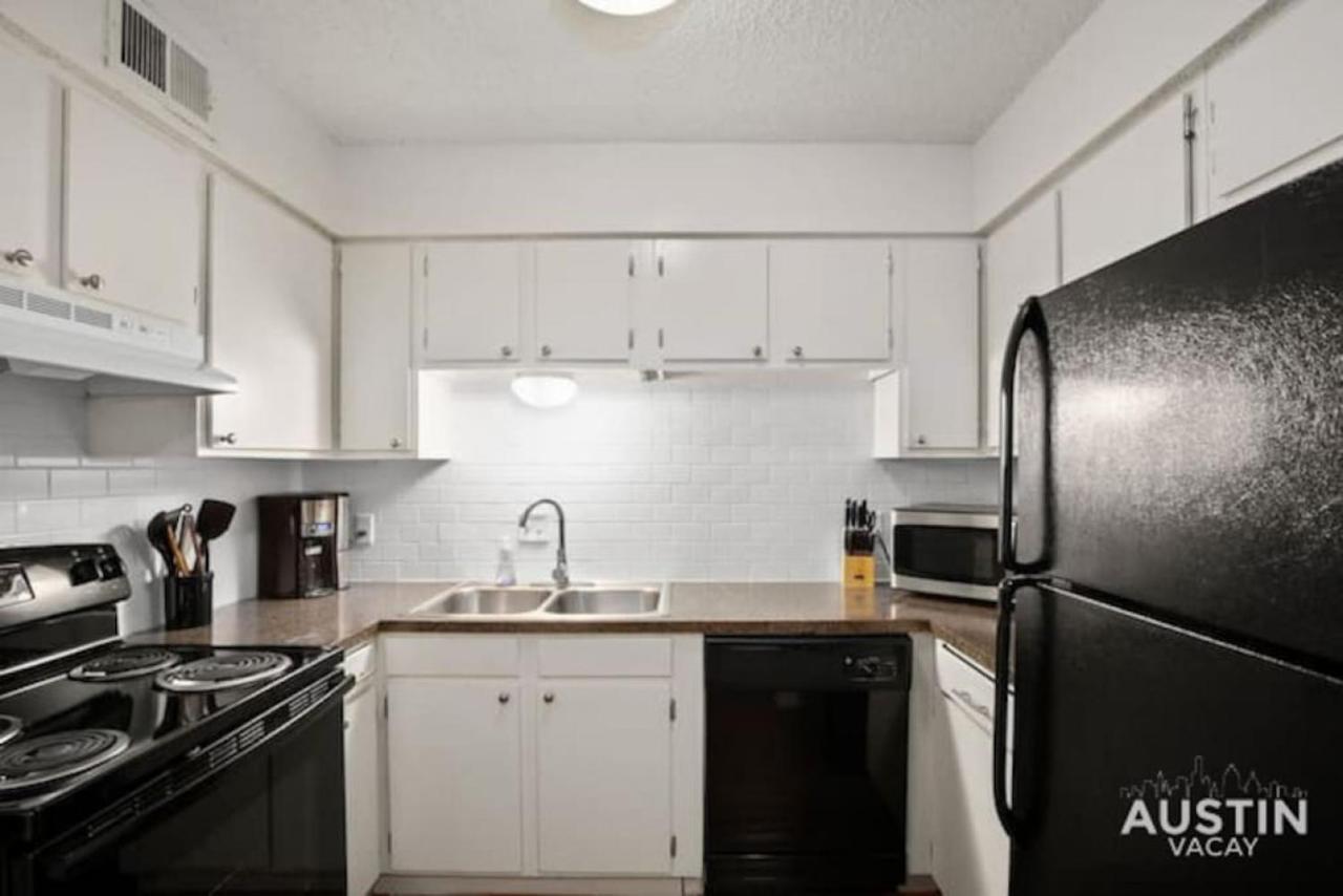 Wfh In Relaxing Clarksville Townhome With Parking Austin