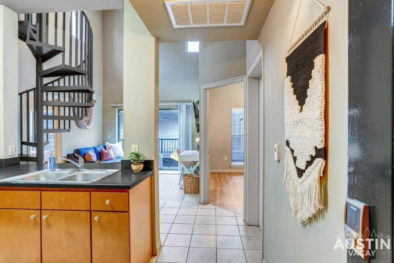 Spectacular Location West Campus For 8 Loft Apartment *