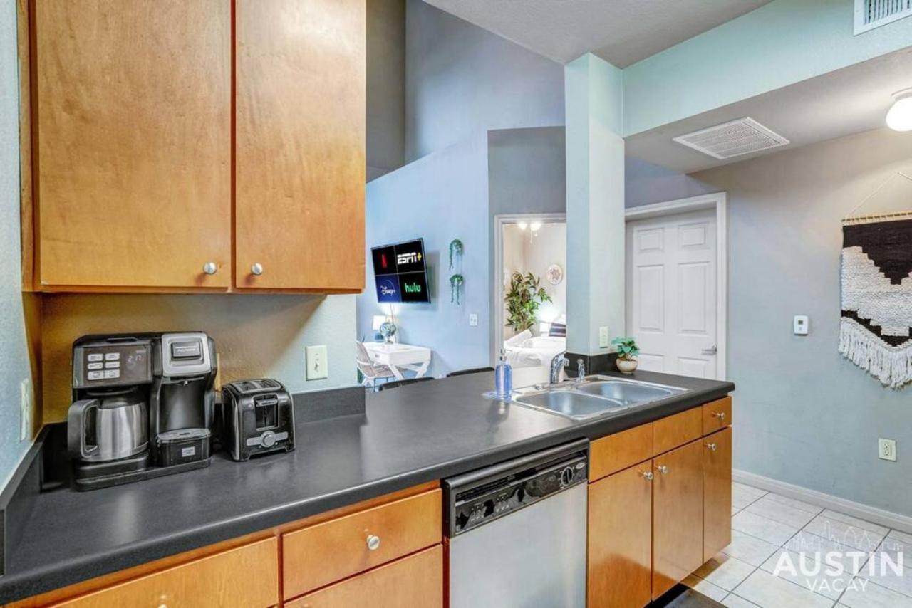 Spectacular Location West Campus For 8 Loft Apartment *