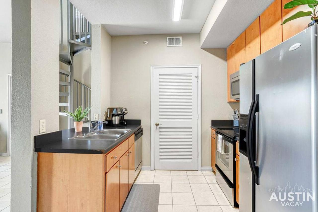 Space For 8 Near Downtown Easy Walk To Ut Campus Apartment
