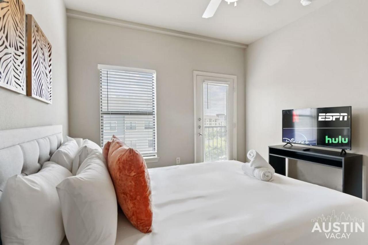 Amazing Sunset Views From W Campus Loft Style Apartment Austin