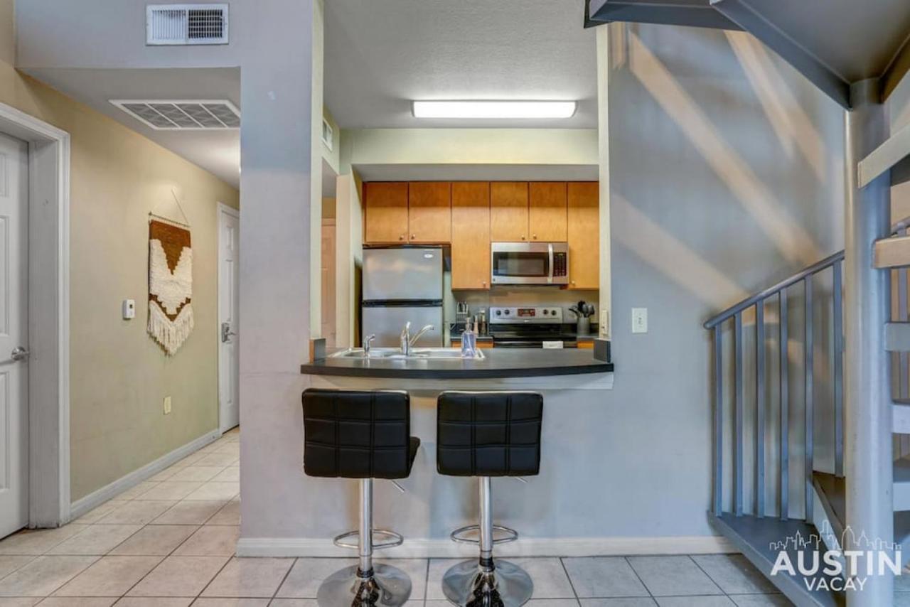 Spectacular Location West Campus For 8 Loft Apartment *