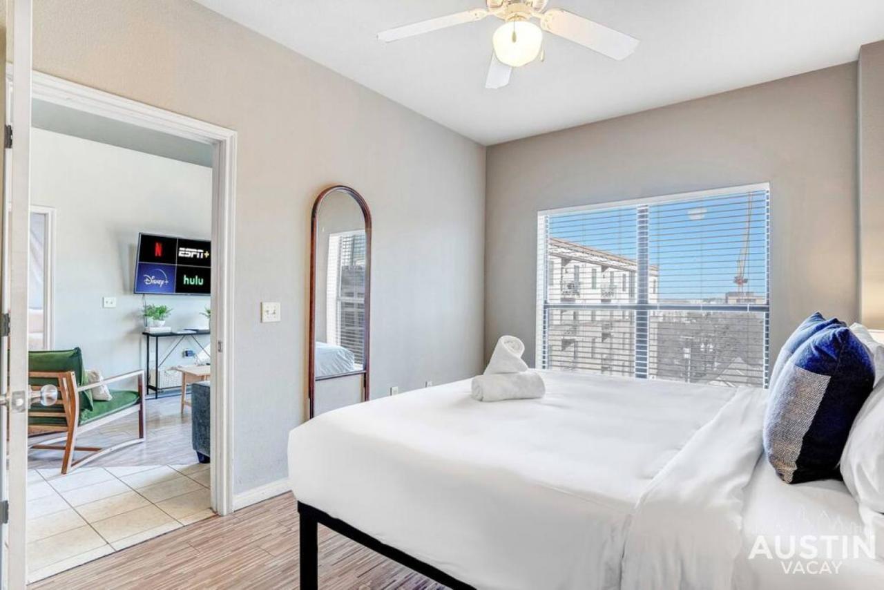 Space For 8 Near Downtown Easy Walk To Ut Campus Apartment