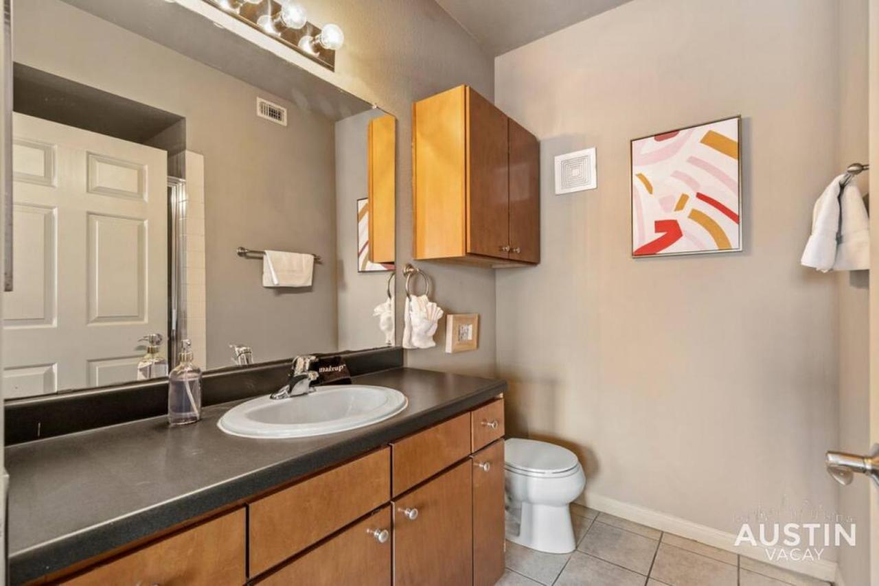 Amazing Sunset Views From W Campus Loft Style Apartment Austin