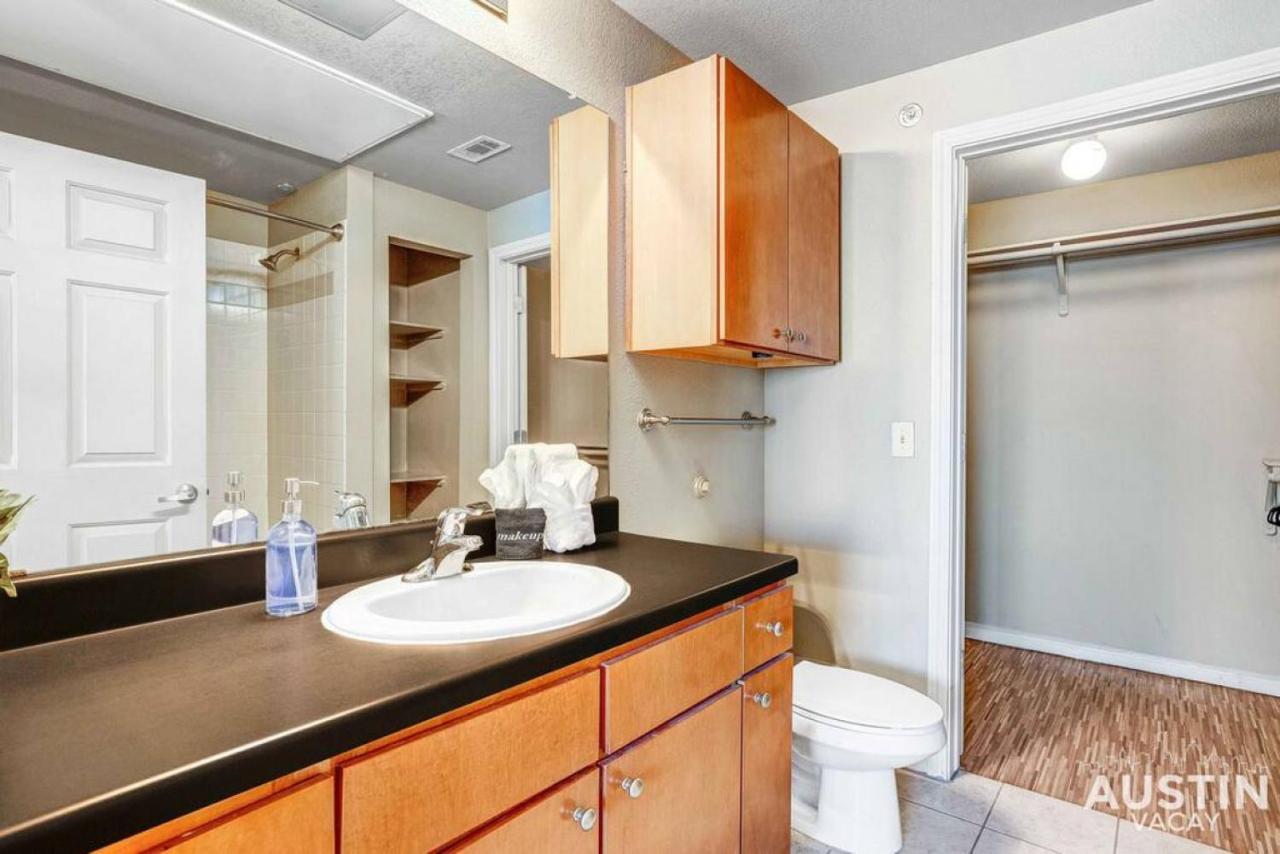 Space For 8 Near Downtown Easy Walk To Ut Campus Apartment *