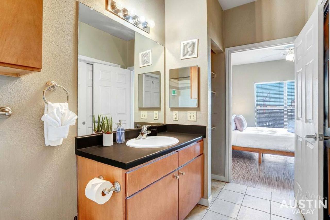 Space For 8 Near Downtown Easy Walk To Ut Campus * Austin