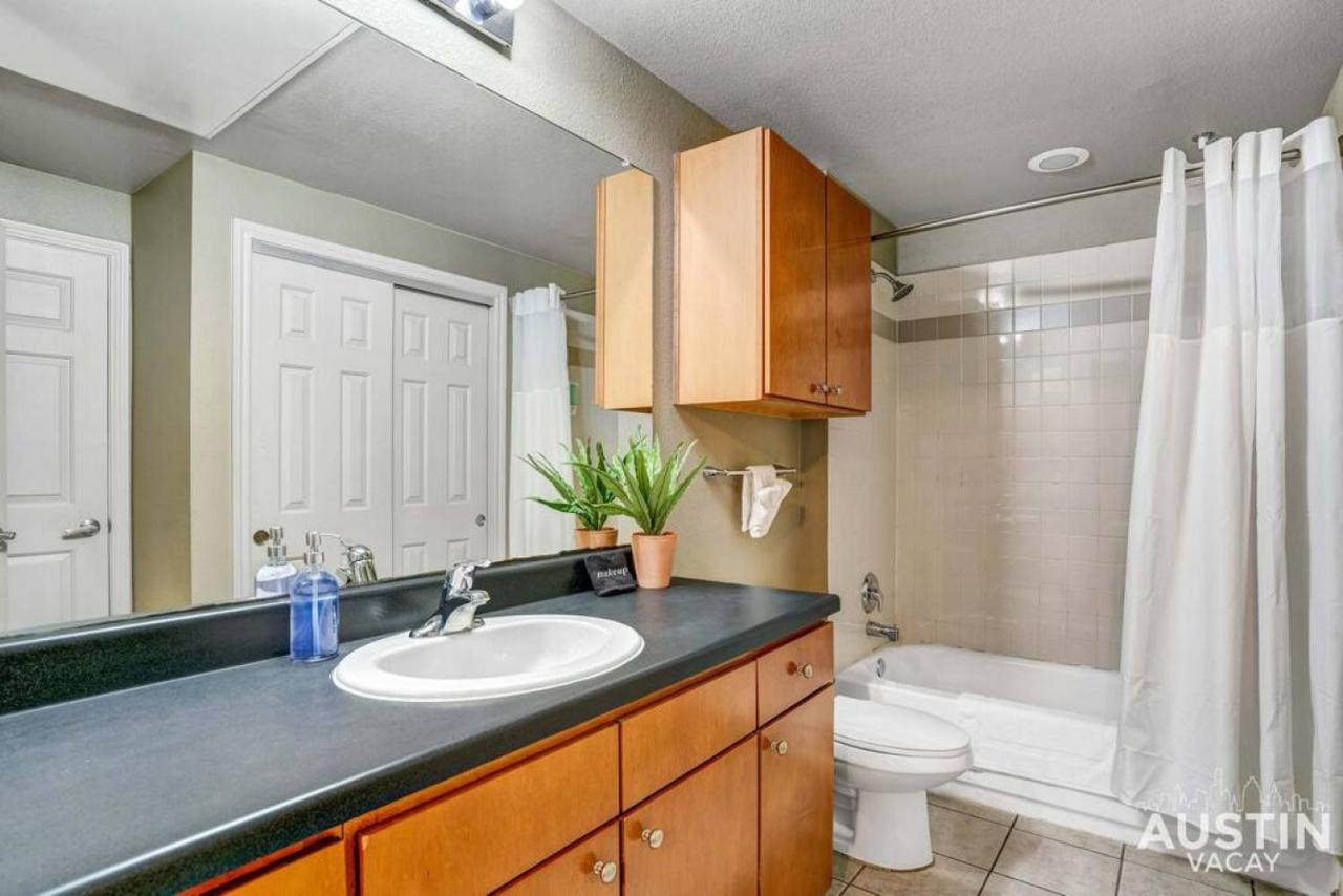 Spectacular Location West Campus For 8 Loft *