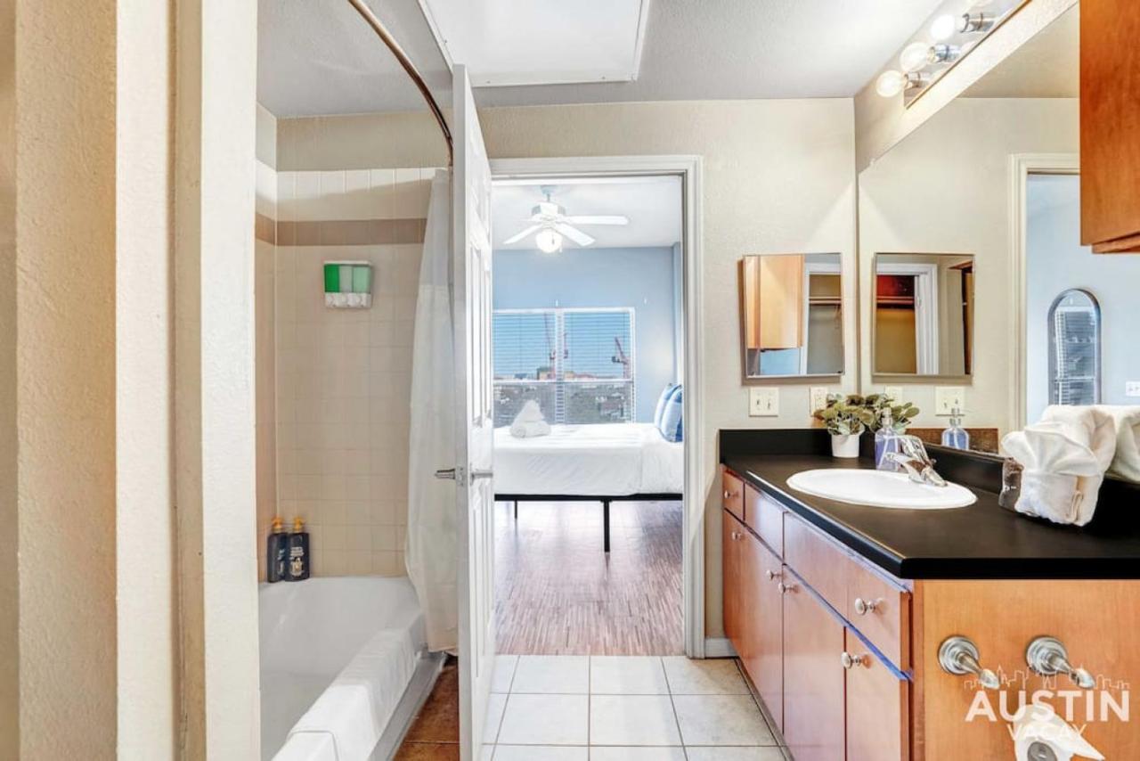Apartment Space For 8 Near Downtown Easy Walk To Ut Campus *