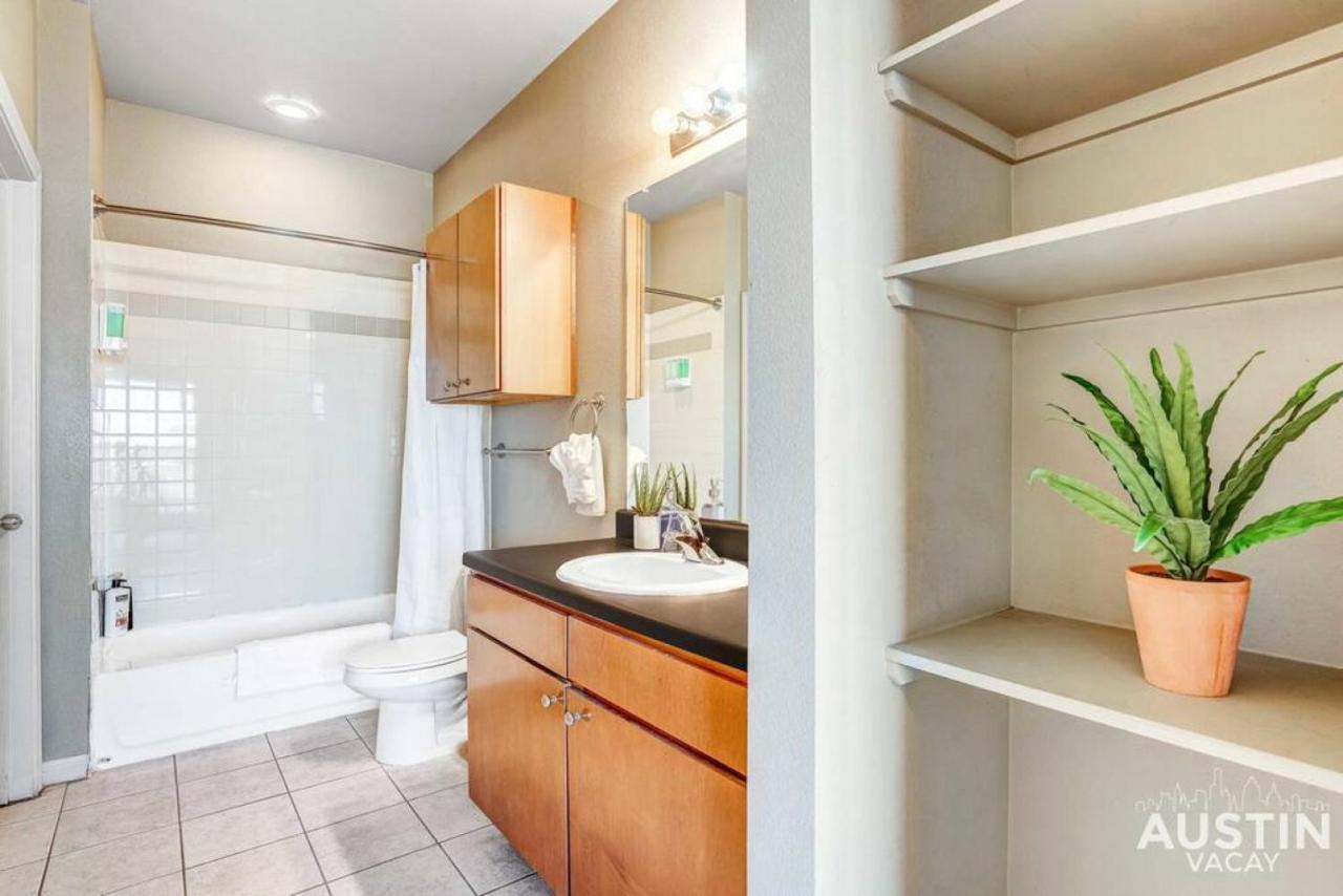 Space For 8 Near Downtown Easy Walk To Ut Campus Austin