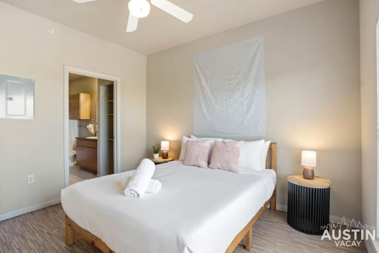 Space For 8 Near Downtown Easy Walk To Ut Campus Apartment